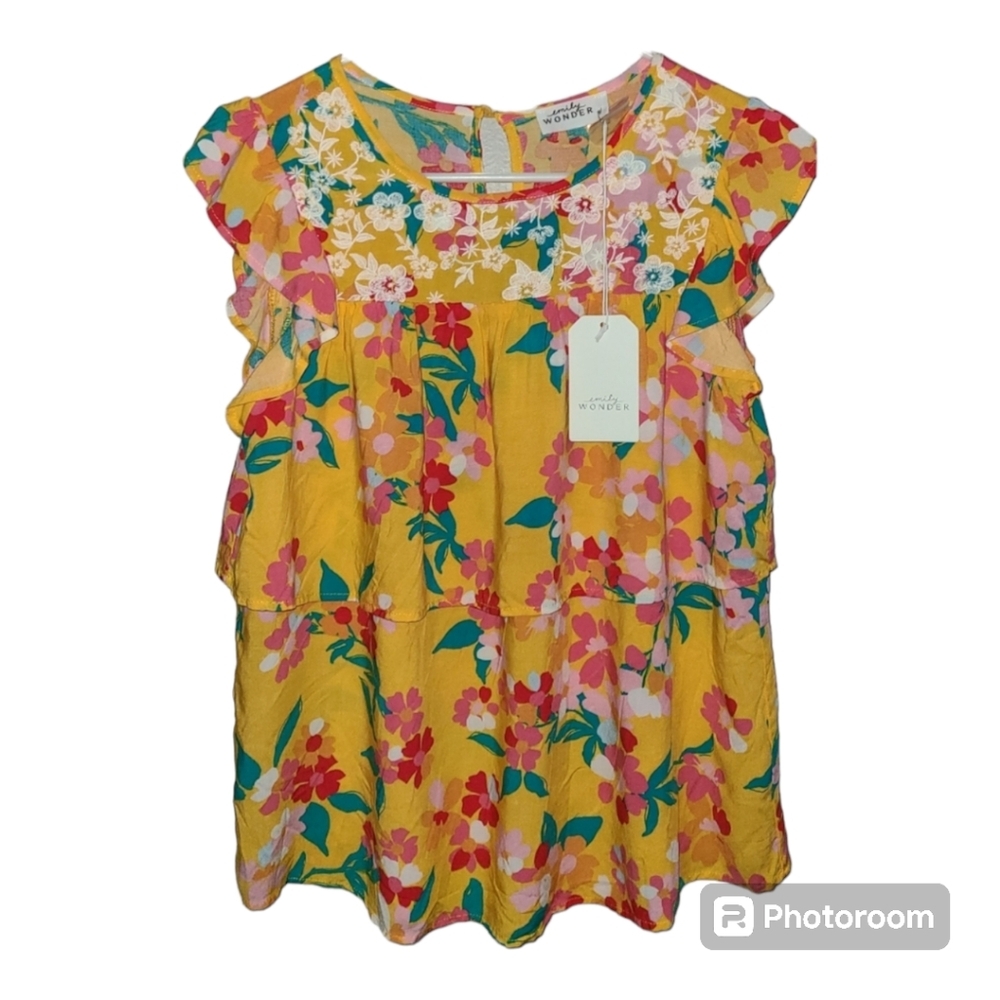 Tiny sleeved shirt with ruffles NWT Babydoll Top New‎